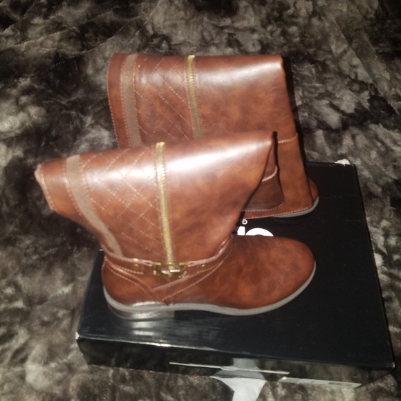 Boots - Picture 2 of 9